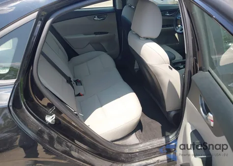 2021 Kia Forte Lxs из США, поврежденный, VIN 3KPF24AD7ME264763